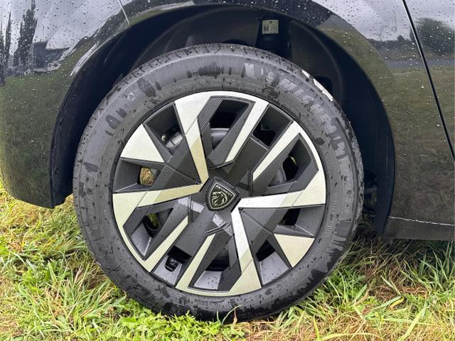 Peugeot / 208 / Schwarz / / / MAN6+KAMERA+NAVI+SHZ+LED+PDC+TEMPOMAT, Beispielbilder, ggf. teilweise mit Sonderausstattung