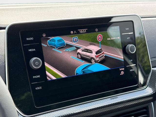 Volkswagen / T-Cross / Silber / / / MATRIX+SHZ+KAMERA+ACC+18'' ALU+KESSY+APP