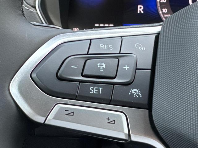 Volkswagen / T-Cross / Silber / / / MATRIX+SHZ+KAMERA+ACC+18'' ALU+KESSY+APP