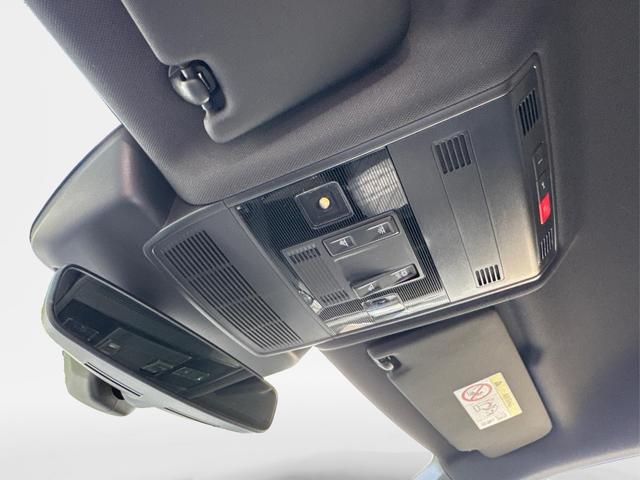 Volkswagen / T-Cross / Silber / / / MATRIX+SHZ+KAMERA+ACC+18'' ALU+KESSY+APP