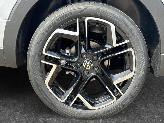 Volkswagen / T-Cross / Silber / / / MATRIX+SHZ+KAMERA+ACC+18'' ALU+KESSY+APP