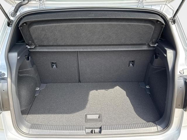 Volkswagen / T-Cross / Silber / / / MATRIX+SHZ+KAMERA+ACC+18'' ALU+KESSY+APP