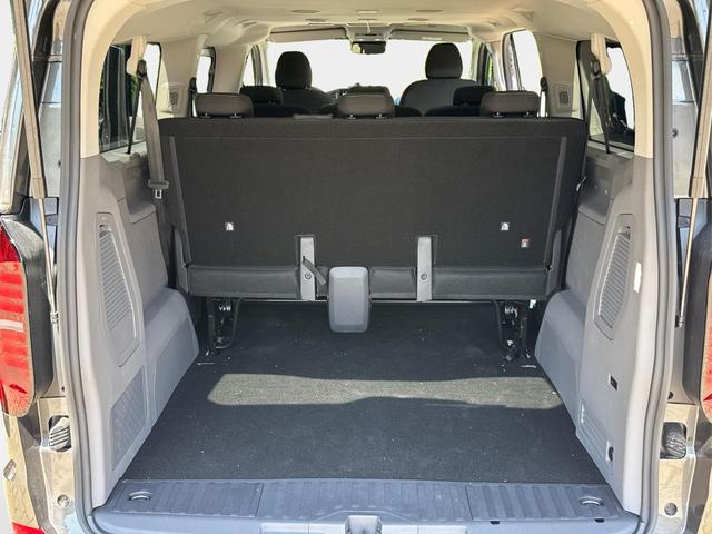 Volkswagen / T7 Caravelle / / / / LR+SHZ+AHK+GJR+KLIMAAUT.+ KAMERA+PDC+LED