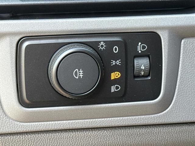 Volkswagen / T7 Caravelle / / / / LR+SHZ+AHK+GJR+KLIMAAUT.+ KAMERA+PDC+LED