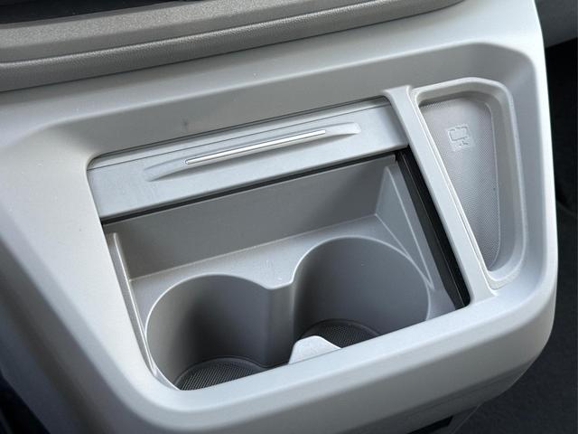 Volkswagen / T7 Caravelle / / / / LR+SHZ+AHK+GJR+KLIMAAUT.+ KAMERA+PDC+LED