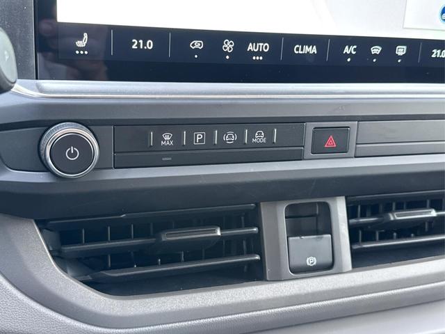 Volkswagen / T7 Caravelle / / / / LR+SHZ+AHK+GJR+KLIMAAUT.+ KAMERA+PDC+LED