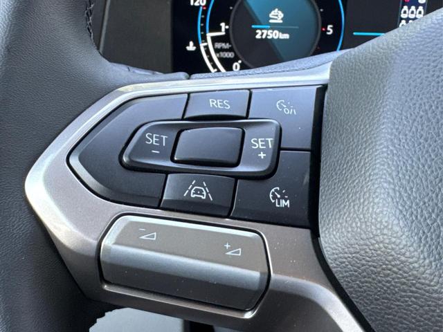 Volkswagen / T7 Caravelle / / / / LR+SHZ+AHK+GJR+KLIMAAUT.+ KAMERA+PDC+LED