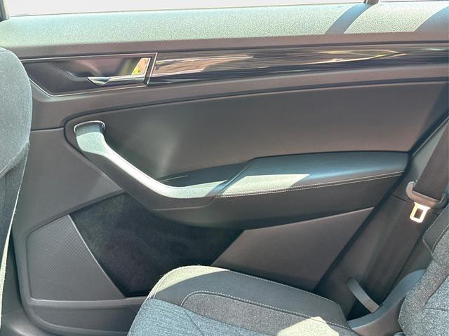Skoda / Kodiaq / Blau / / / AHK+STANDHEIZUNG+ACC+19ALU+DAB