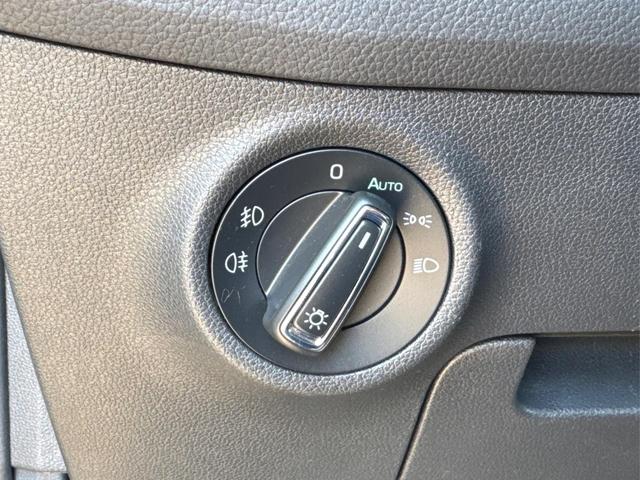 Skoda / Kodiaq / Blau / / / AHK+STANDHEIZUNG+ACC+19ALU+DAB