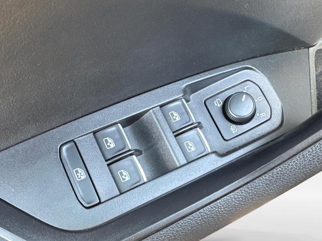 Skoda / Kodiaq / Blau / / / AHK+STANDHEIZUNG+ACC+19ALU+DAB