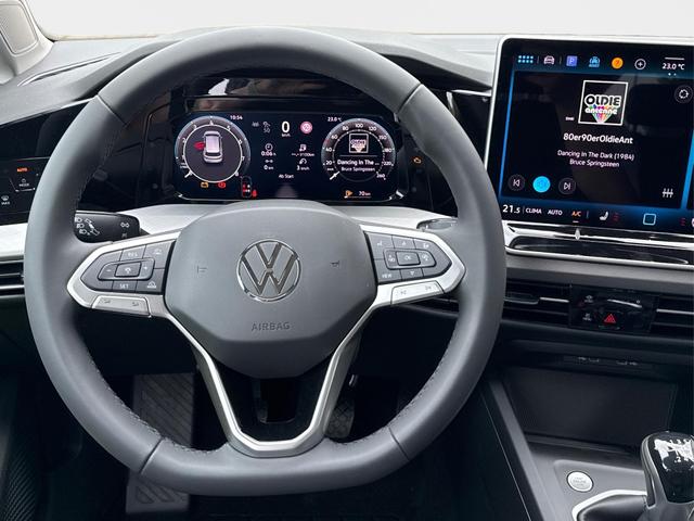 Volkswagen / Golf / Schwarz / / / ACC+SHZ+KLIMA+KAMERA+APP CONNECT+LED+17 ALU