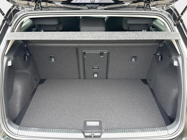Volkswagen / Golf / Schwarz / / / ACC+SHZ+KLIMA+KAMERA+APP CONNECT+LED+17 ALU