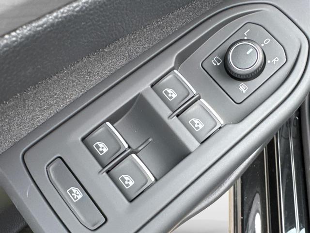 Volkswagen / Golf / Schwarz / / / ACC+SHZ+KLIMA+KAMERA+APP CONNECT+LED+17 ALU