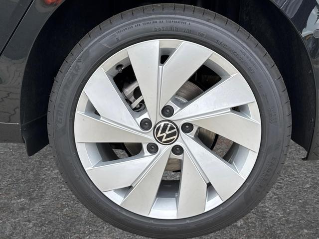 Volkswagen / Golf / Schwarz / / / ACC+SHZ+KLIMA+KAMERA+APP CONNECT+LED+17 ALU