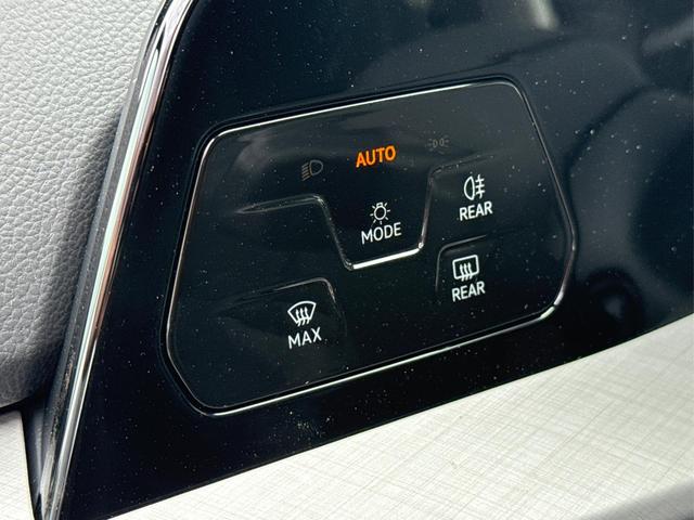Volkswagen / Golf / Schwarz / / / ACC+SHZ+KLIMA+KAMERA+APP CONNECT+LED+17 ALU