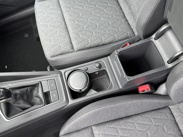 Volkswagen / Golf / Schwarz / / / ACC+SHZ+KLIMA+KAMERA+APP CONNECT+LED+17 ALU