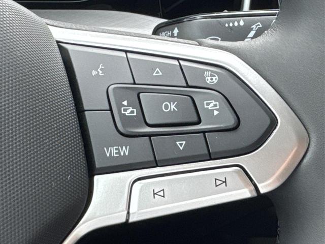 Volkswagen / Golf / Schwarz / / / ACC+SHZ+KLIMA+KAMERA+APP CONNECT+LED+17 ALU
