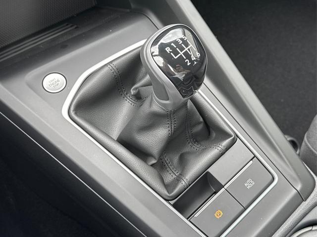 Volkswagen / Golf / Schwarz / / / ACC+SHZ+KLIMA+KAMERA+APP CONNECT+LED+17 ALU