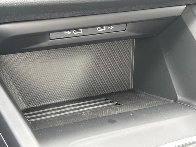 Volkswagen / Golf / Schwarz / / / ACC+SHZ+KLIMA+KAMERA+APP CONNECT+LED+17 ALU