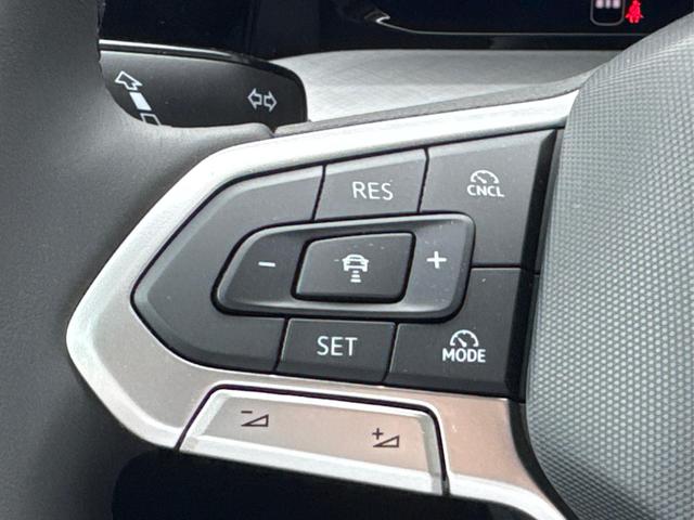Volkswagen / Golf / Schwarz / / / ACC+SHZ+KLIMA+KAMERA+APP CONNECT+LED+17 ALU