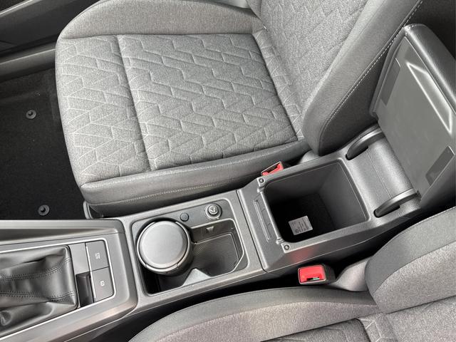Volkswagen / Golf / Grau / / / ACC+SHZ+KLIMA+KAMERA+APP CONNECT+LED+17 ALU