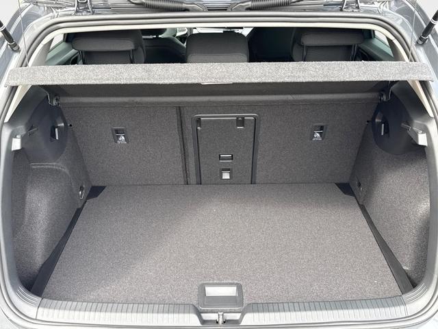Volkswagen / Golf / Grau / / / ACC+SHZ+KLIMA+KAMERA+APP CONNECT+LED+17 ALU