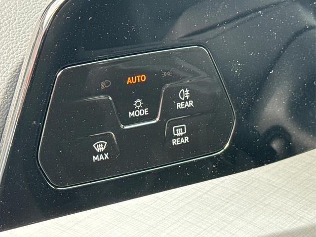 Volkswagen / Golf / Grau / / / ACC+SHZ+KLIMA+KAMERA+APP CONNECT+LED+17 ALU