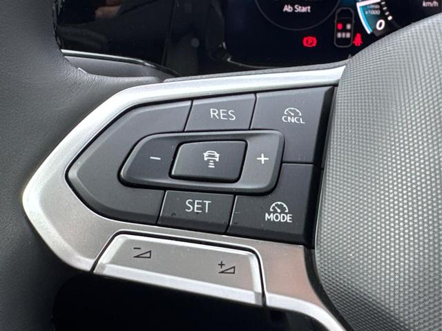 Volkswagen / Golf / Grau / / / ACC+SHZ+KLIMA+KAMERA+APP CONNECT+LED+17 ALU