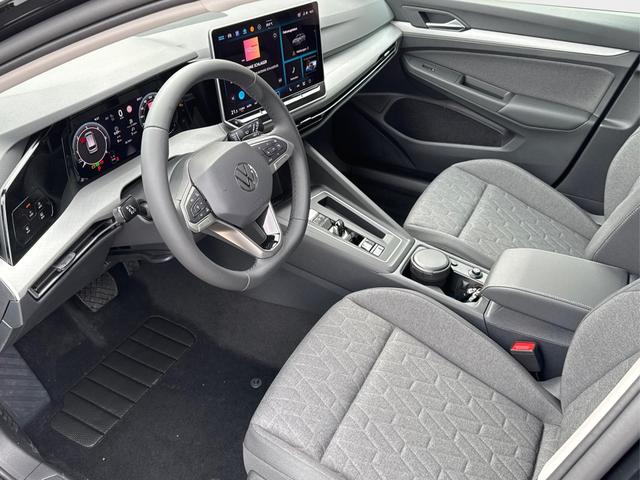 Volkswagen / Golf Variant / Schwarz / / / AHK+ACC+eHK+KAMERA+SHZ+KLIMA+LED+17 ALU
