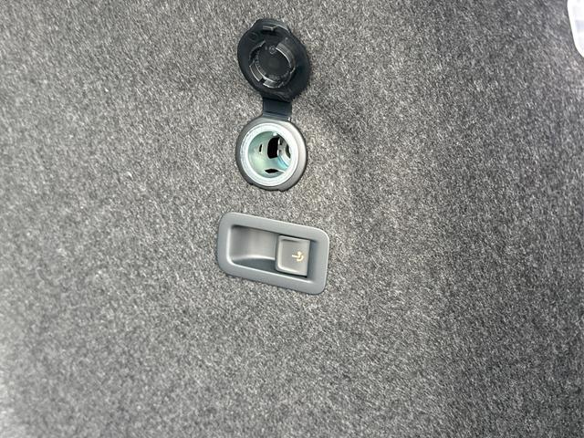 Volkswagen / Golf Variant / Schwarz / / / AHK+ACC+eHK+KAMERA+SHZ+KLIMA+LED+17 ALU