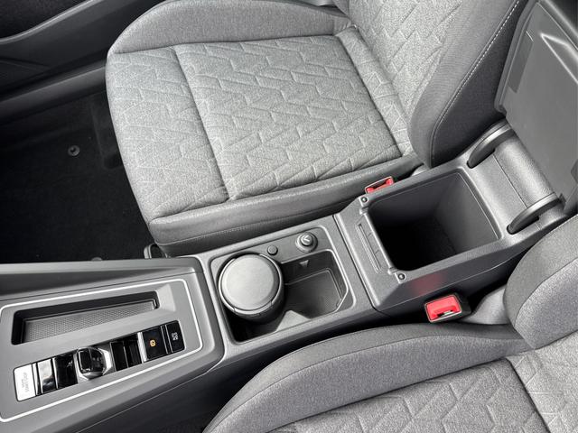 Volkswagen / Golf Variant / Schwarz / / / AHK+ACC+eHK+KAMERA+SHZ+KLIMA+LED+17 ALU