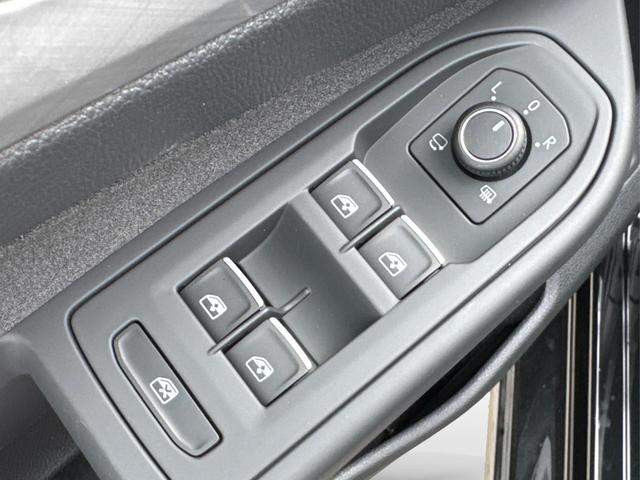 Volkswagen / Golf Variant / Schwarz / / / AHK+ACC+eHK+KAMERA+SHZ+KLIMA+LED+17 ALU