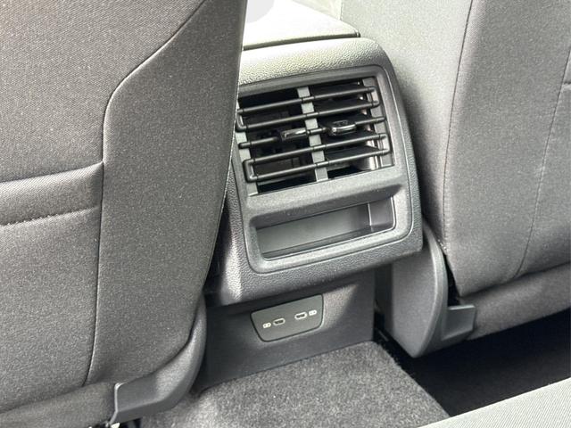 Volkswagen / Golf Variant / Schwarz / / / AHK+ACC+eHK+KAMERA+SHZ+KLIMA+LED+17 ALU