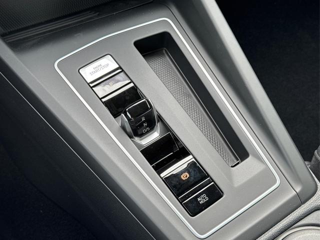 Volkswagen / Golf Variant / Schwarz / / / AHK+ACC+eHK+KAMERA+SHZ+KLIMA+LED+17 ALU