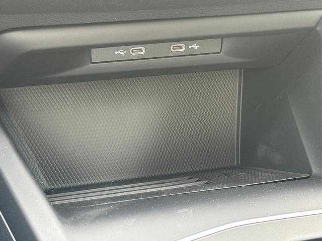 Volkswagen / Golf Variant / Schwarz / / / AHK+ACC+eHK+KAMERA+SHZ+KLIMA+LED+17 ALU