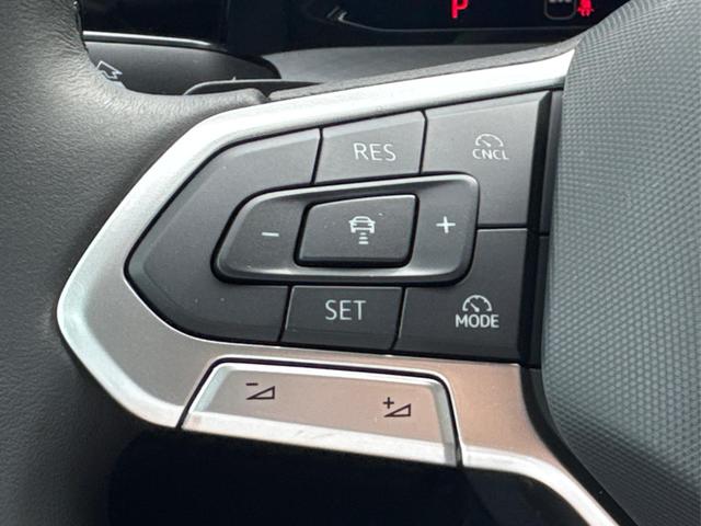 Volkswagen / Golf Variant / Schwarz / / / AHK+ACC+eHK+KAMERA+SHZ+KLIMA+LED+17 ALU