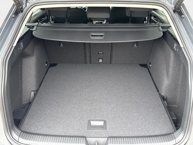 Volkswagen / Golf Variant / Grau / / / AHK+ACC+eHK+KAMERA+SHZ+KLIMA+LED+17 ALU