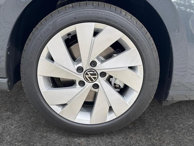 Volkswagen / Golf Variant / Grau / / / AHK+ACC+eHK+KAMERA+SHZ+KLIMA+LED+17 ALU