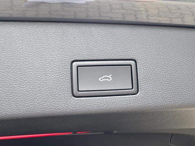 Volkswagen / Golf Variant / Grau / / / AHK+ACC+eHK+KAMERA+SHZ+KLIMA+LED+17 ALU
