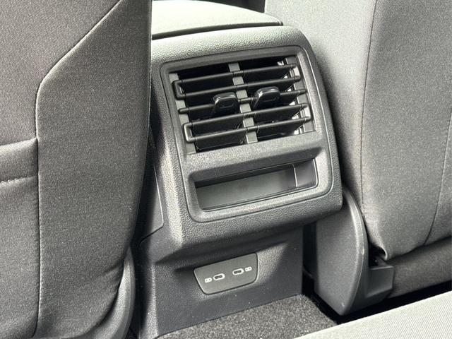 Volkswagen / Golf Variant / Grau / / / AHK+ACC+eHK+KAMERA+SHZ+KLIMA+LED+17 ALU