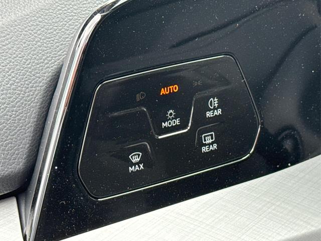 Volkswagen / Golf Variant / Grau / / / AHK+ACC+eHK+KAMERA+SHZ+KLIMA+LED+17 ALU