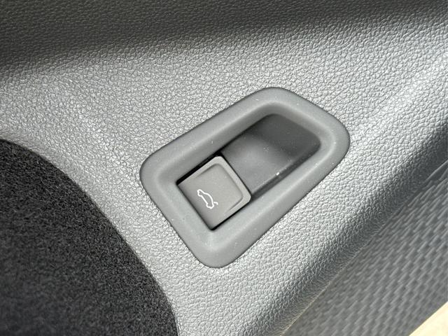 Volkswagen / Golf Variant / Grau / / / AHK+ACC+eHK+KAMERA+SHZ+KLIMA+LED+17 ALU