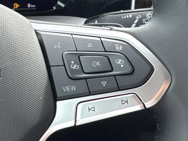Volkswagen / Golf Variant / Schwarz / / / AHK+ACC+eHK+KAMERA+SHZ+KLIMA+LED+17 ALU