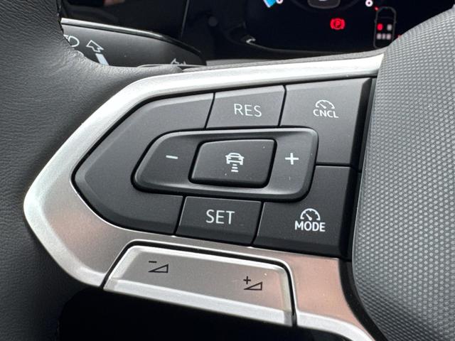 Volkswagen / Golf Variant / Grau / / / AHK+ACC+eHK+KAMERA+SHZ+KLIMA+LED+17 ALU