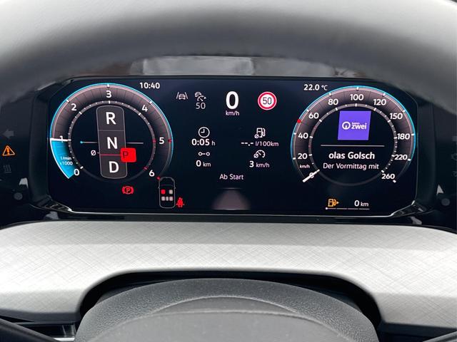 Volkswagen / Golf Variant / Grau / / / AHK+ACC+eHK+KAMERA+SHZ+KLIMA+LED+17 ALU