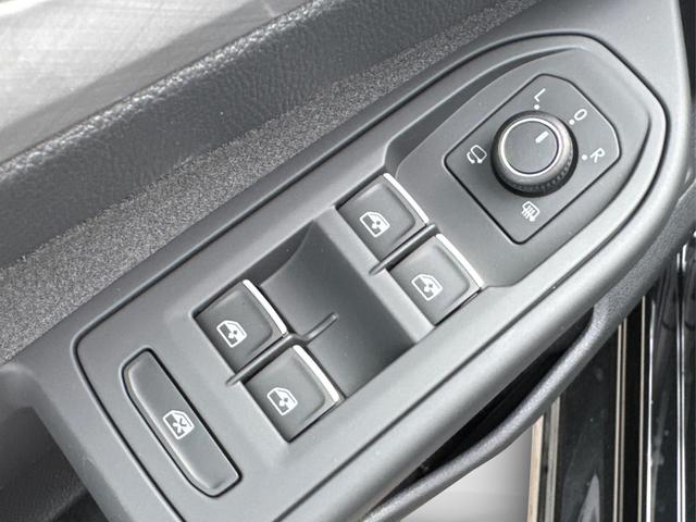 Volkswagen / Golf Variant / Schwarz / / / AHK+ACC+eHK+KAMERA+SHZ+KLIMA+LED+17 ALU