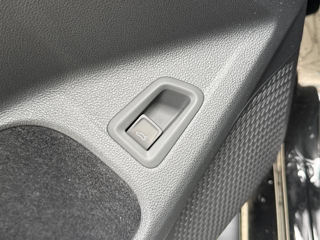 Volkswagen / Golf Variant / Schwarz / / / AHK+ACC+eHK+KAMERA+SHZ+KLIMA+LED+17 ALU