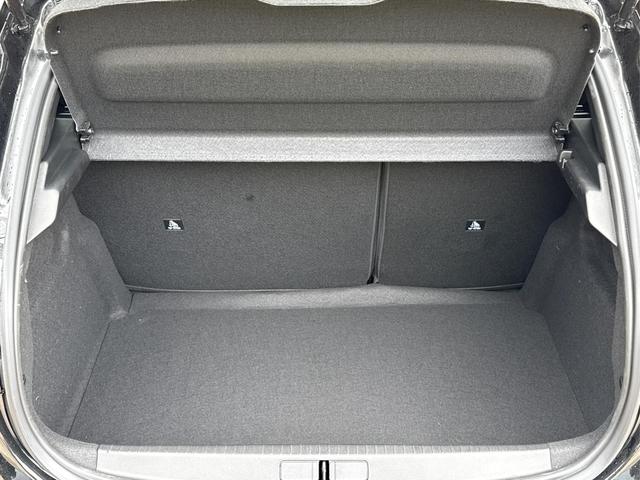 Peugeot / 208 / Schwarz / / / MAN6+KAMERA+NAVI+SHZ+LED+PDC+TEMPOMAT, Beispielbilder, ggf. teilweise mit Sonderausstattung