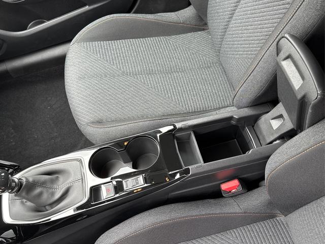 Peugeot / 208 / Schwarz / / / MAN6+KAMERA+NAVI+SHZ+LED+PDC+TEMPOMAT, Beispielbilder, ggf. teilweise mit Sonderausstattung