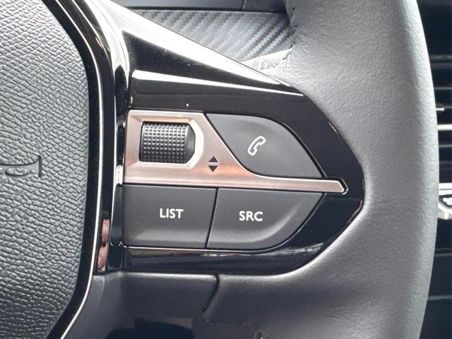 Peugeot / 208 / Schwarz / / / MAN6+KAMERA+NAVI+SHZ+LED+PDC+TEMPOMAT, Beispielbilder, ggf. teilweise mit Sonderausstattung